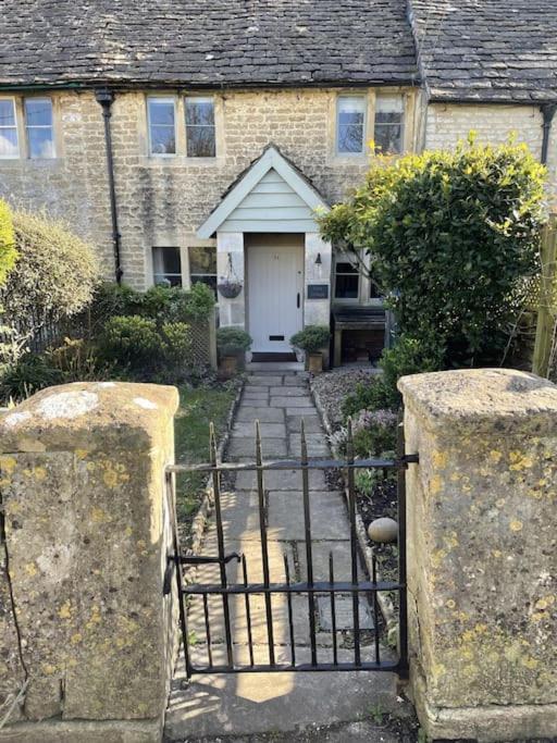 Hebe Cottage Atworth Exterior foto