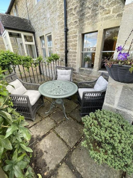 Hebe Cottage Atworth Exterior foto