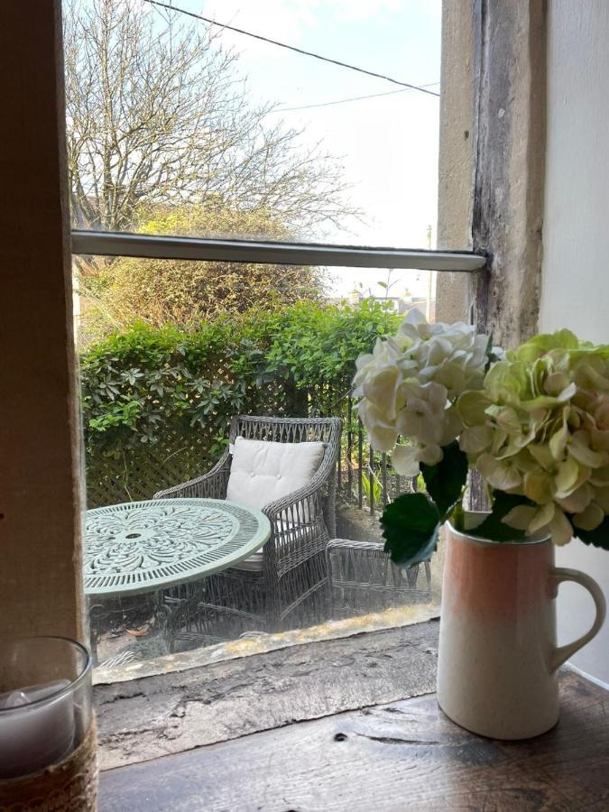Hebe Cottage Atworth Exterior foto