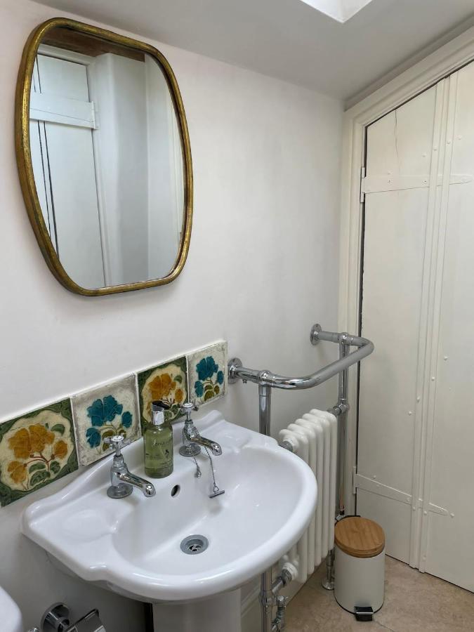 Hebe Cottage Atworth Exterior foto