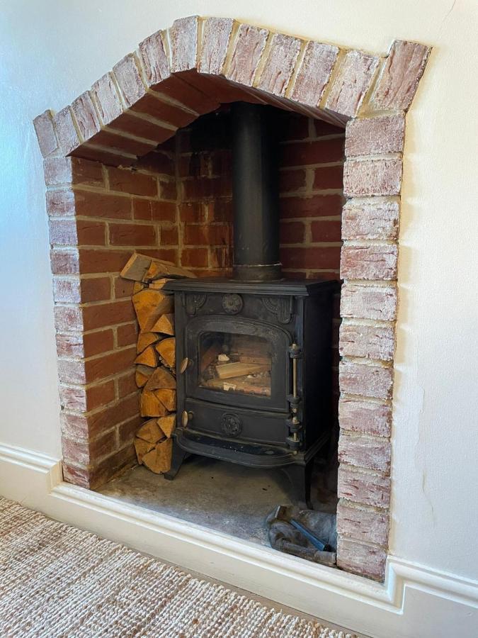 Hebe Cottage Atworth Exterior foto